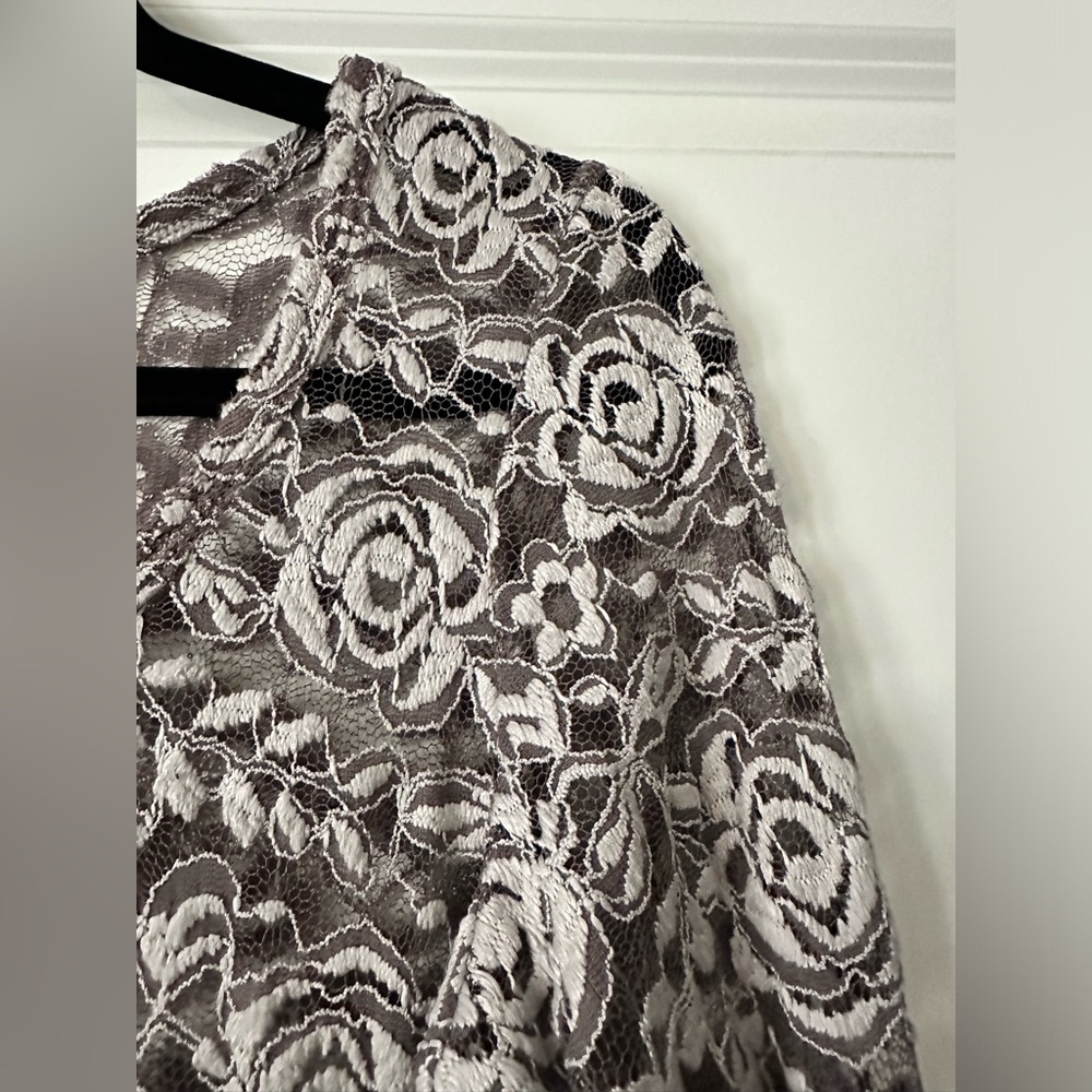Women’s medium blouse, gray